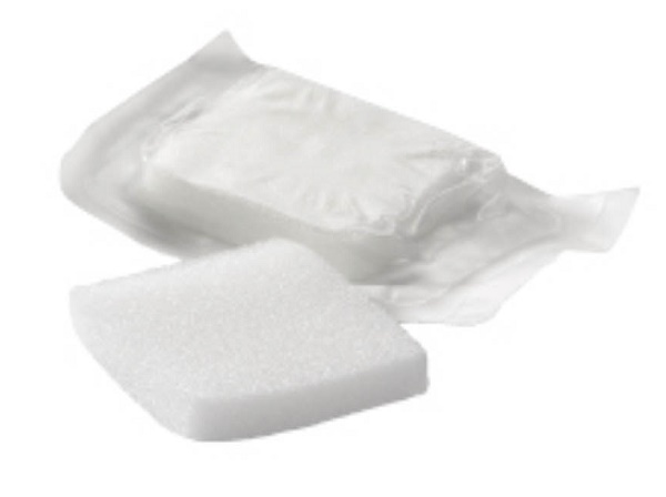 MEDICAZIONE IN COMPRESSE DI POLIURETANO ESPANSO FORMATO DA RETICOLI CELLULARI A NIDO D'APE 10PZ 5X5X1CM STERILE - fitfarma.it